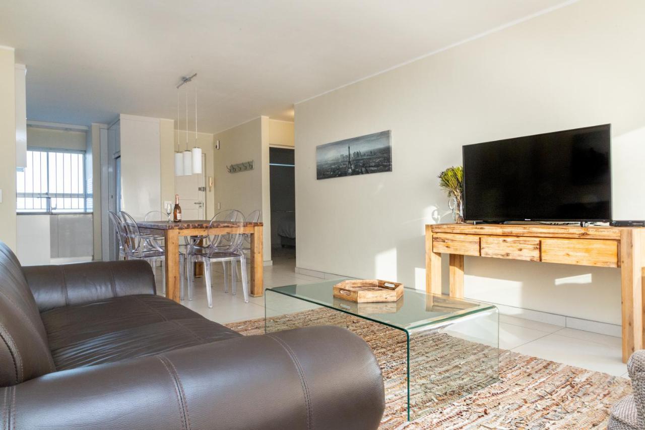 Apartment Amazing Beachfront 2 Bed A308 Sea Spray Cape Town