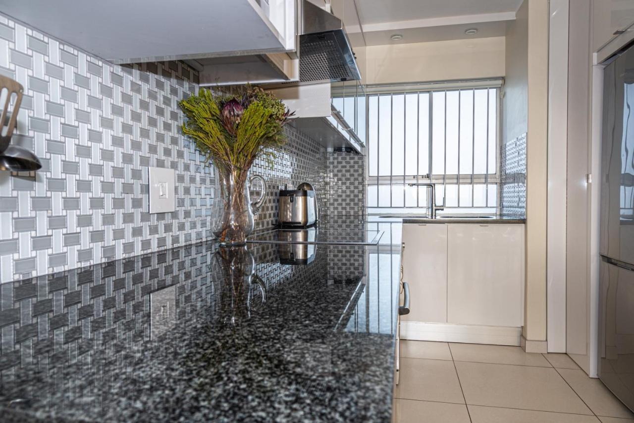Amazing Beachfront 2 Bed A308 Sea Spray *