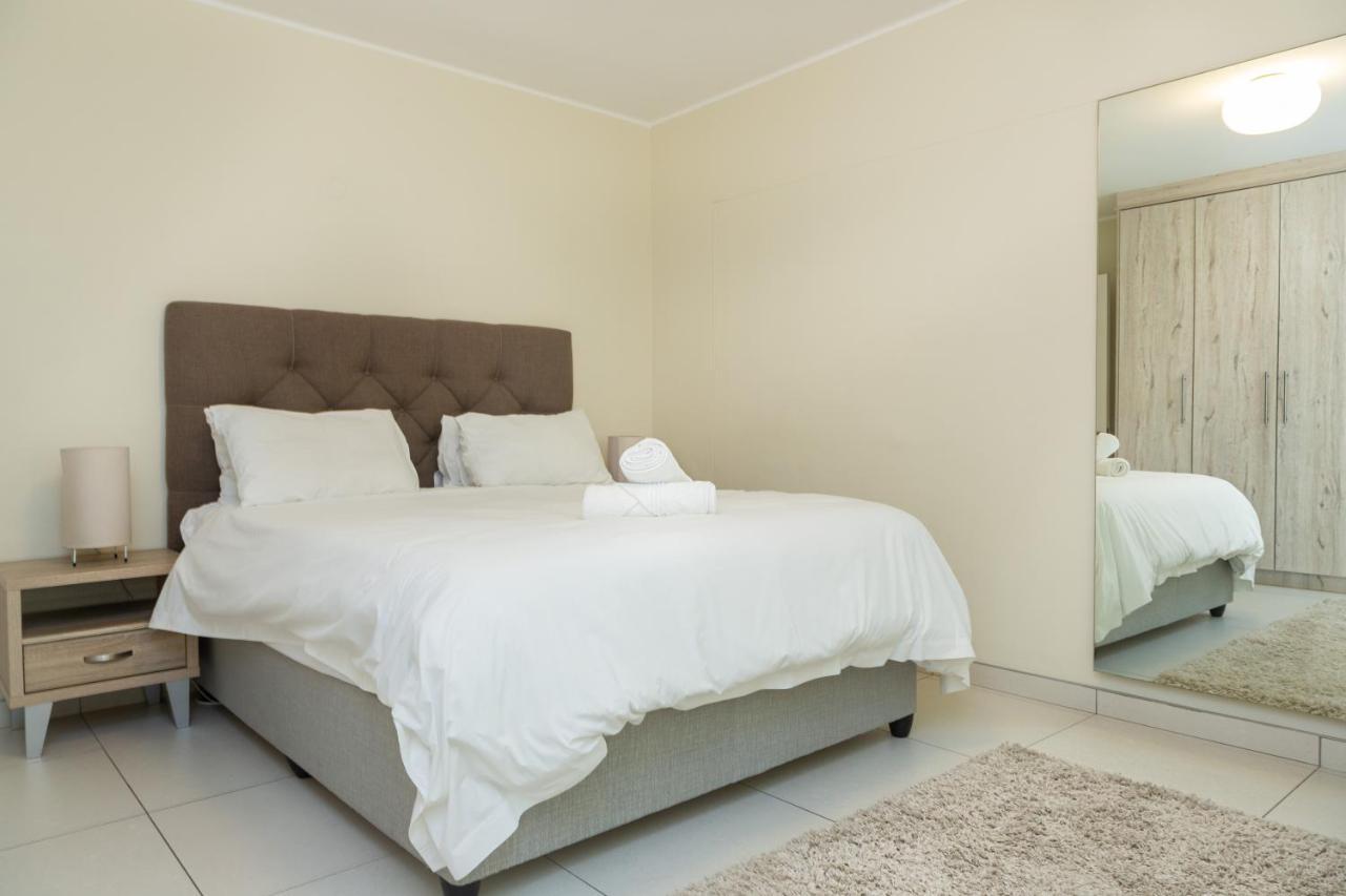 Amazing Beachfront 2 Bed A308 Sea Spray Apartment *